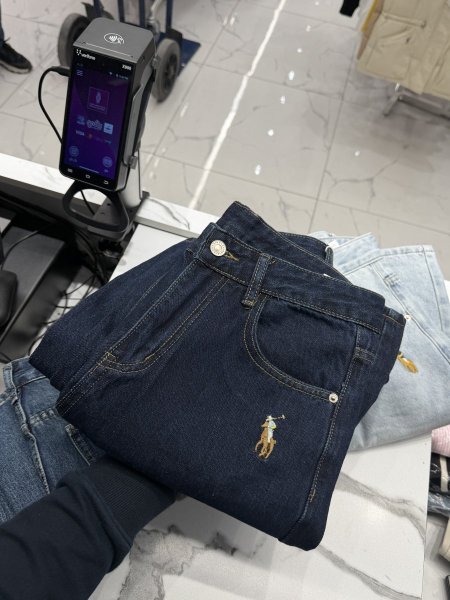 جينز اغمق درجة