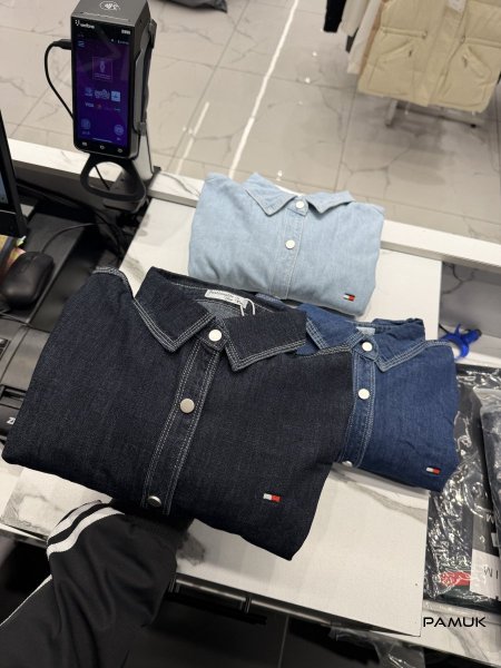 قميص tommy جينز