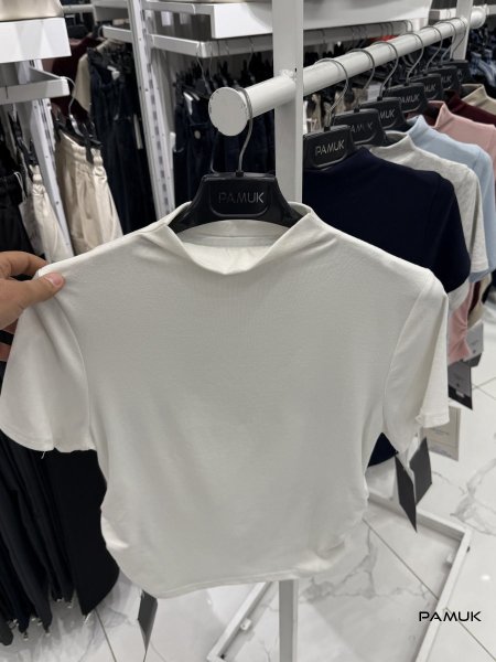 ابيض