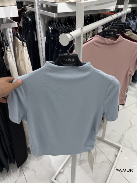 أزرق