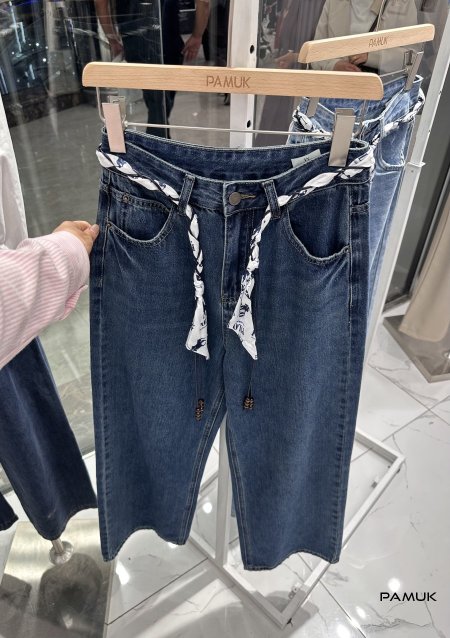 جينز غامق
