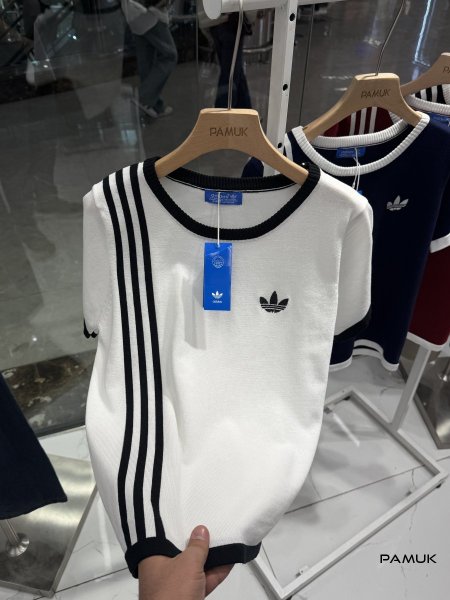 ابيض
