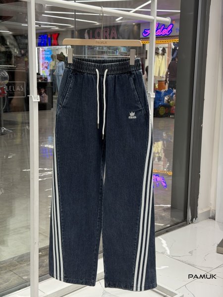 جينز غامق