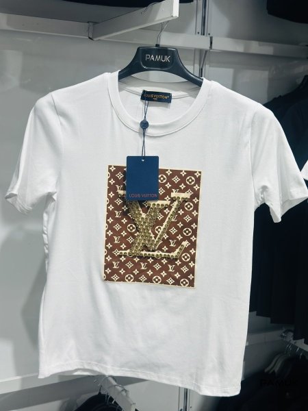 أبيض