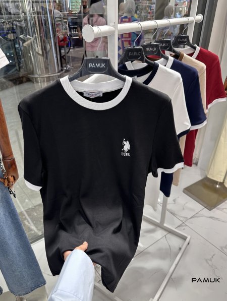 أسود