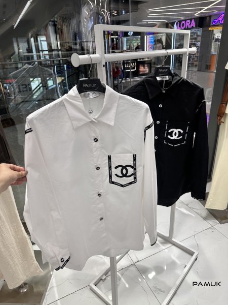 أبيض