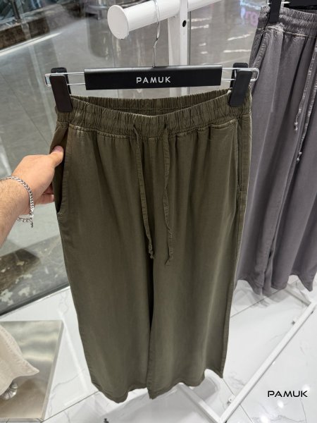 زيتي غامق