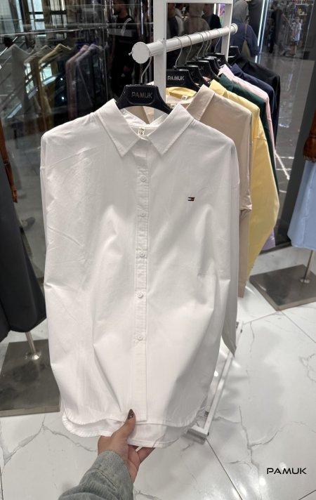 أبيض