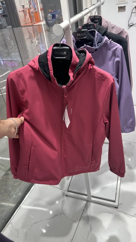 اسود مع فوشي