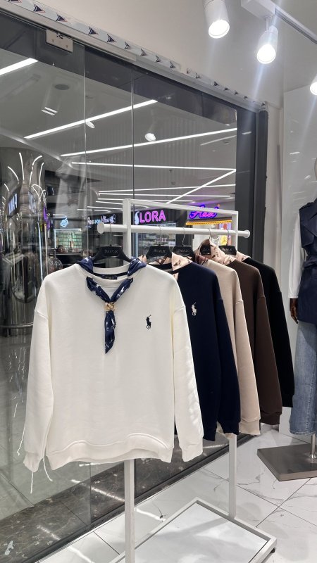 بلوز polo مع سكارف