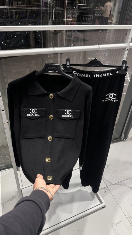 اسود مع اسود